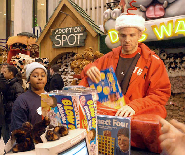 2002-jason-kidd-fao-schwarz.jpg